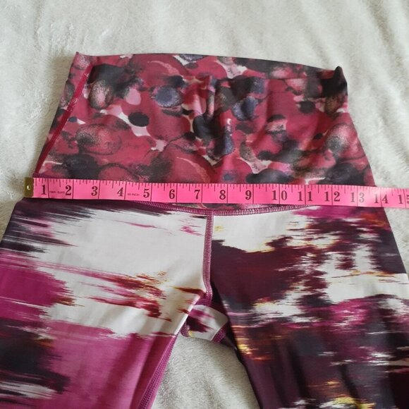 Lululemon Women's Size 6 Wunder Under Wild Berry Rumble Cropped Leggings - Picture 10 of 12
